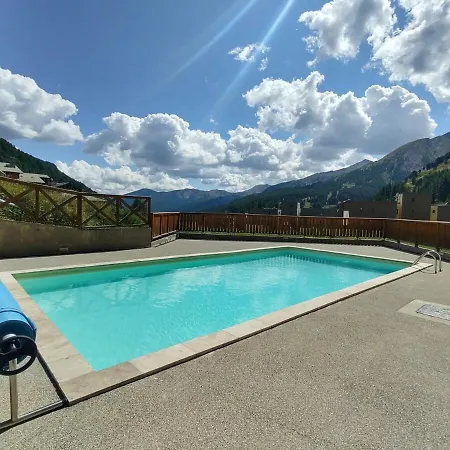 Au Pied De La Montagne Apartment